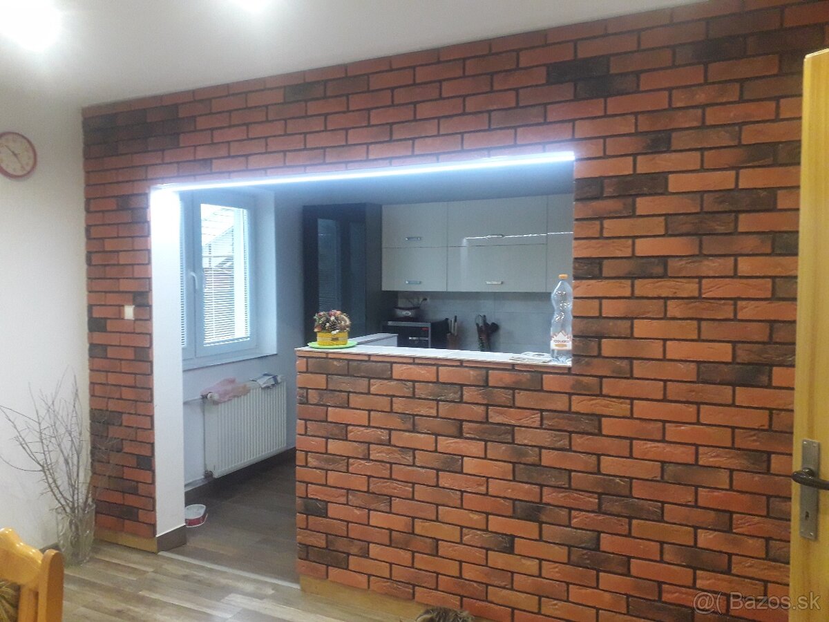 Rekonštrukcia kuchyne s tehlovou stenou